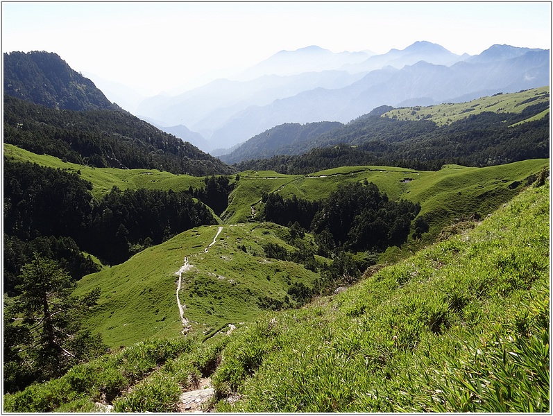 2014-09-29 09-23-19登頂途中的美麗山景.JPG